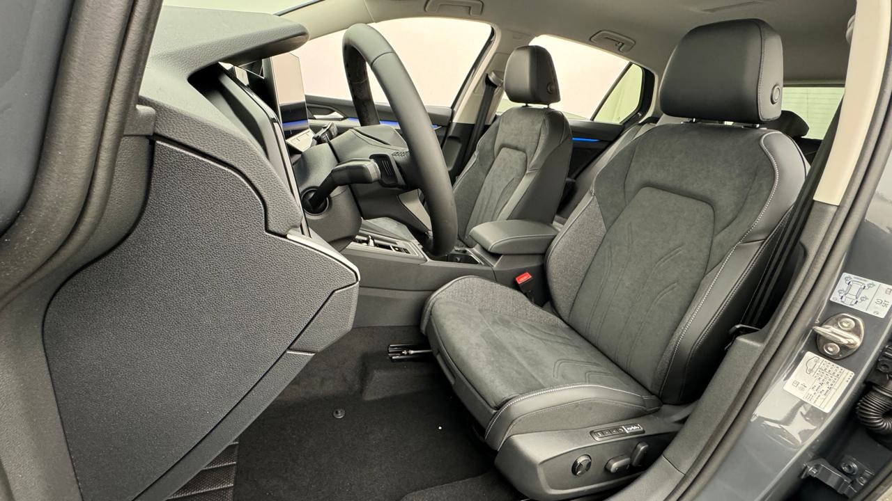VW Golf VIII 1.5 TSI PHEV Limited-image-4