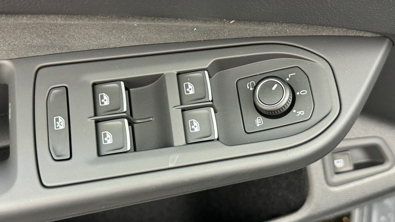 VW Golf VIII 1.5 TSI PHEV Limited-image-8