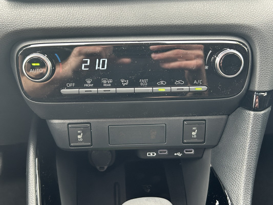 TOYOTA Yaris 1.5 Trend e-CVT-image-12