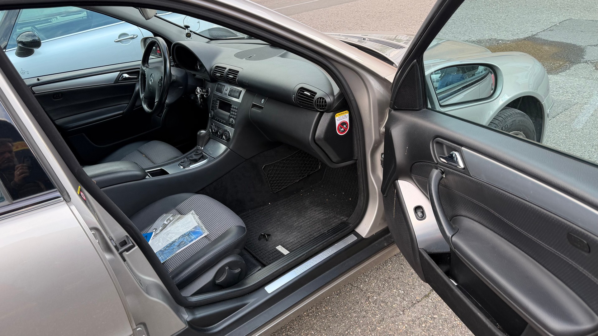 MERCEDES-BENZ C 180 Kompressor Avantgarde-image-4