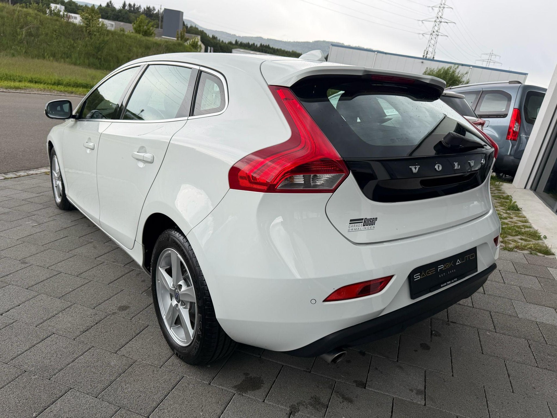 VOLVO V40 2.0 D3 Momentum S/S-image-4