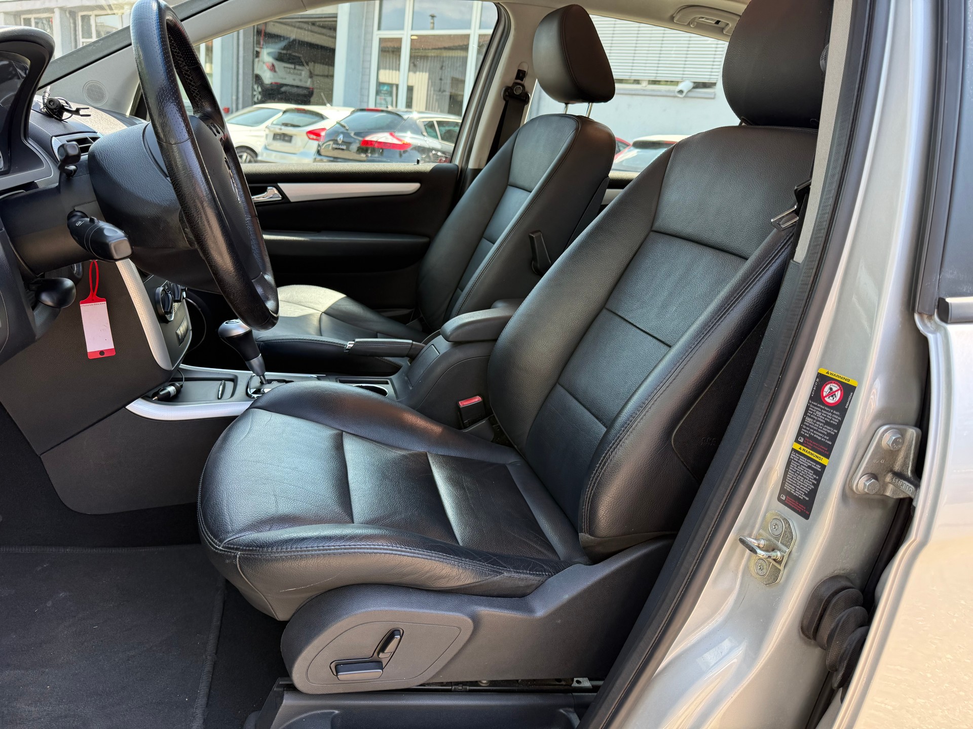 MERCEDES-BENZ A 200 T Avantgarde-image-5