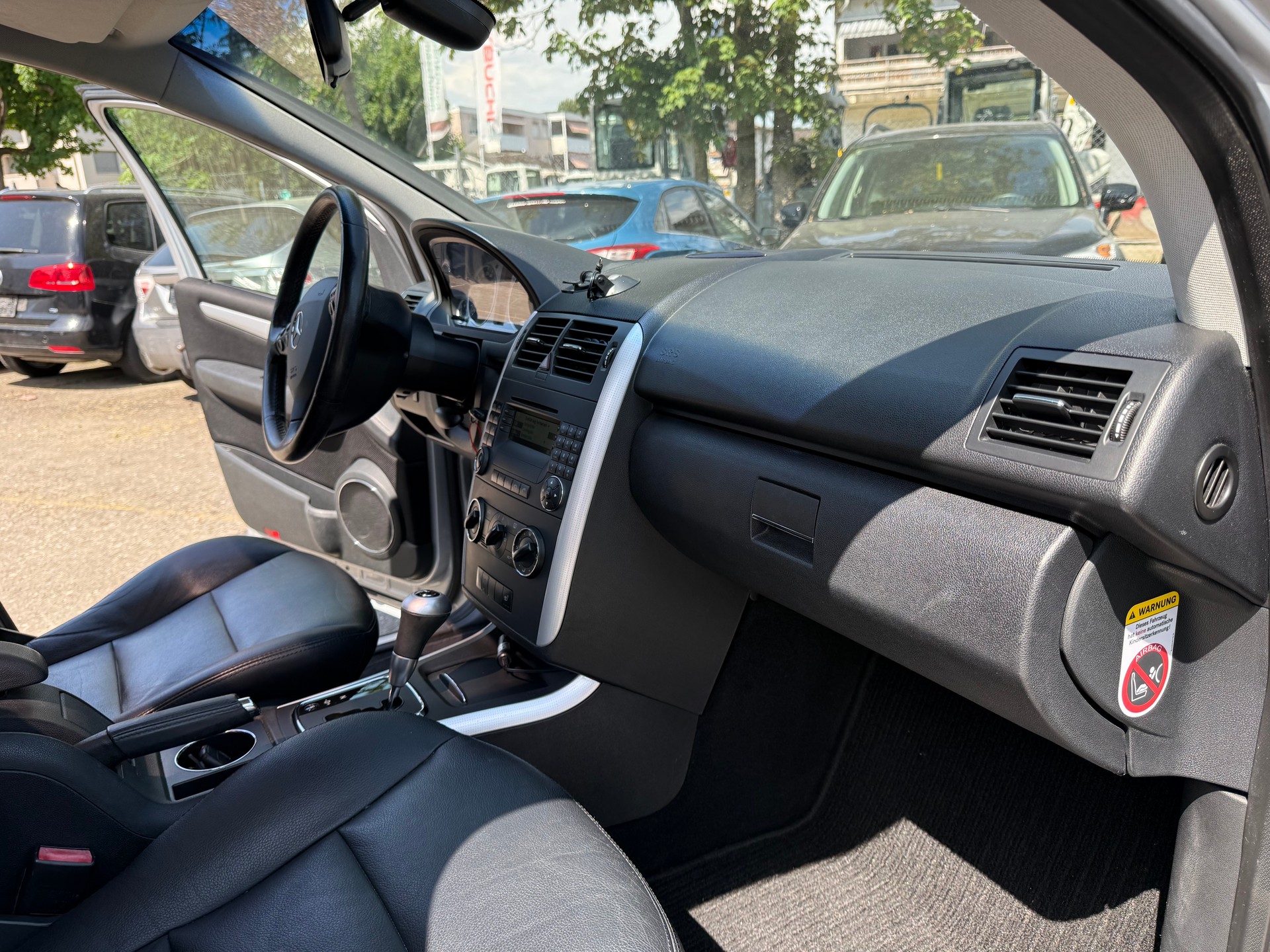 MERCEDES-BENZ A 200 T Avantgarde-image-8