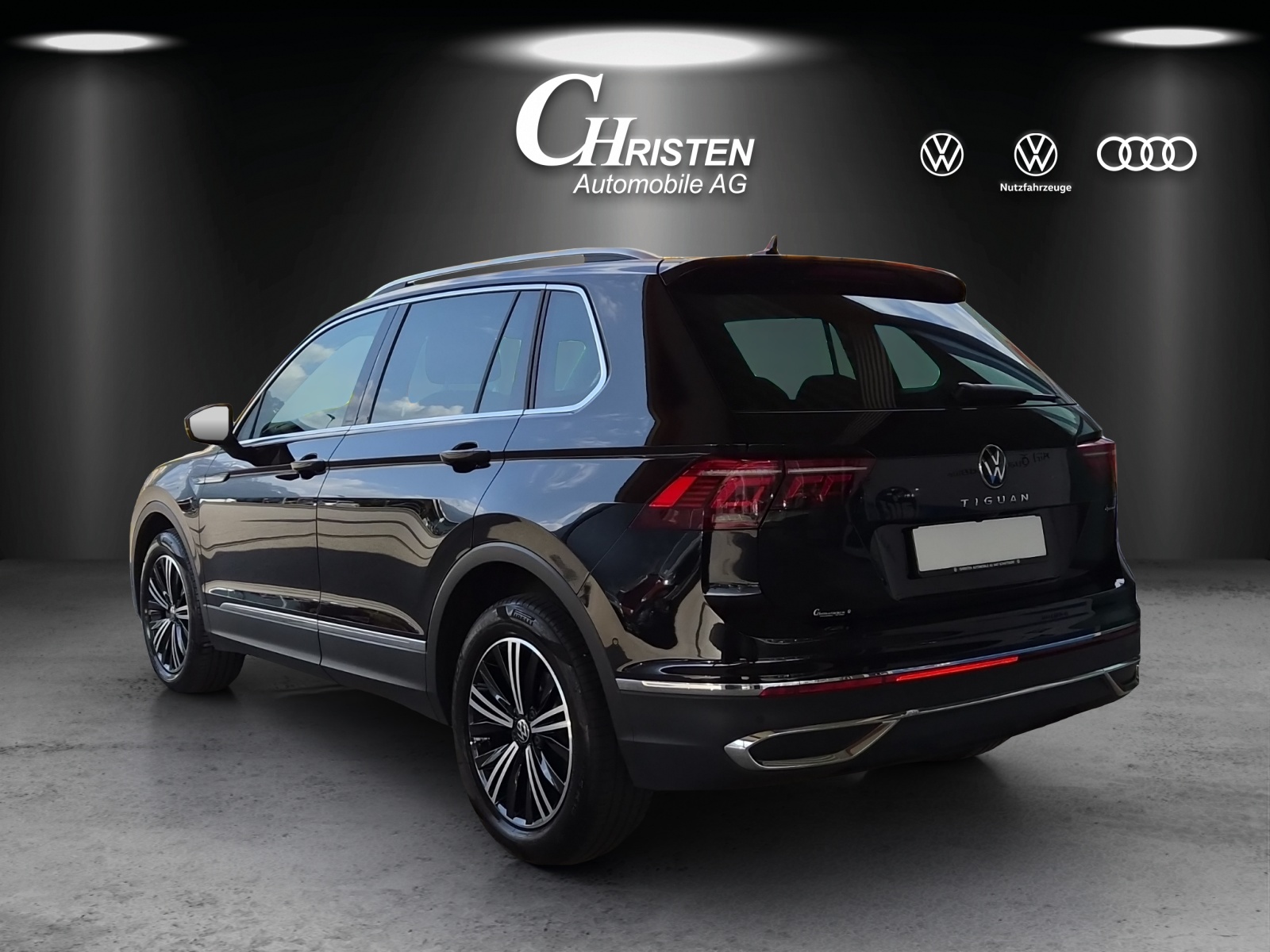 VW Tiguan 2.0TSI Elegance 4Motion DSG-image-3