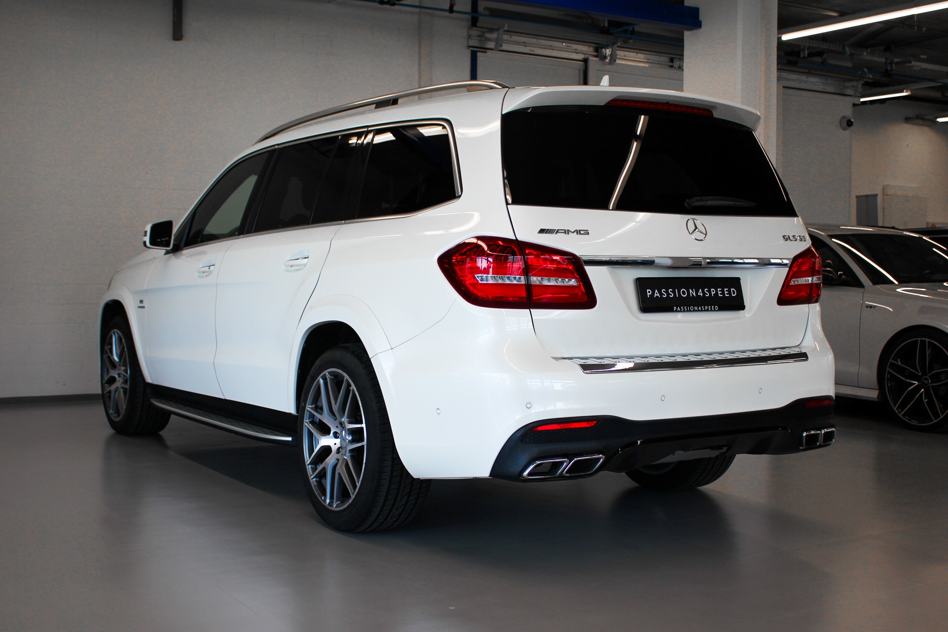 MERCEDES-BENZ GLS 63 AMG 4Matic Speedshift Plus 7G-Tronic-image-5