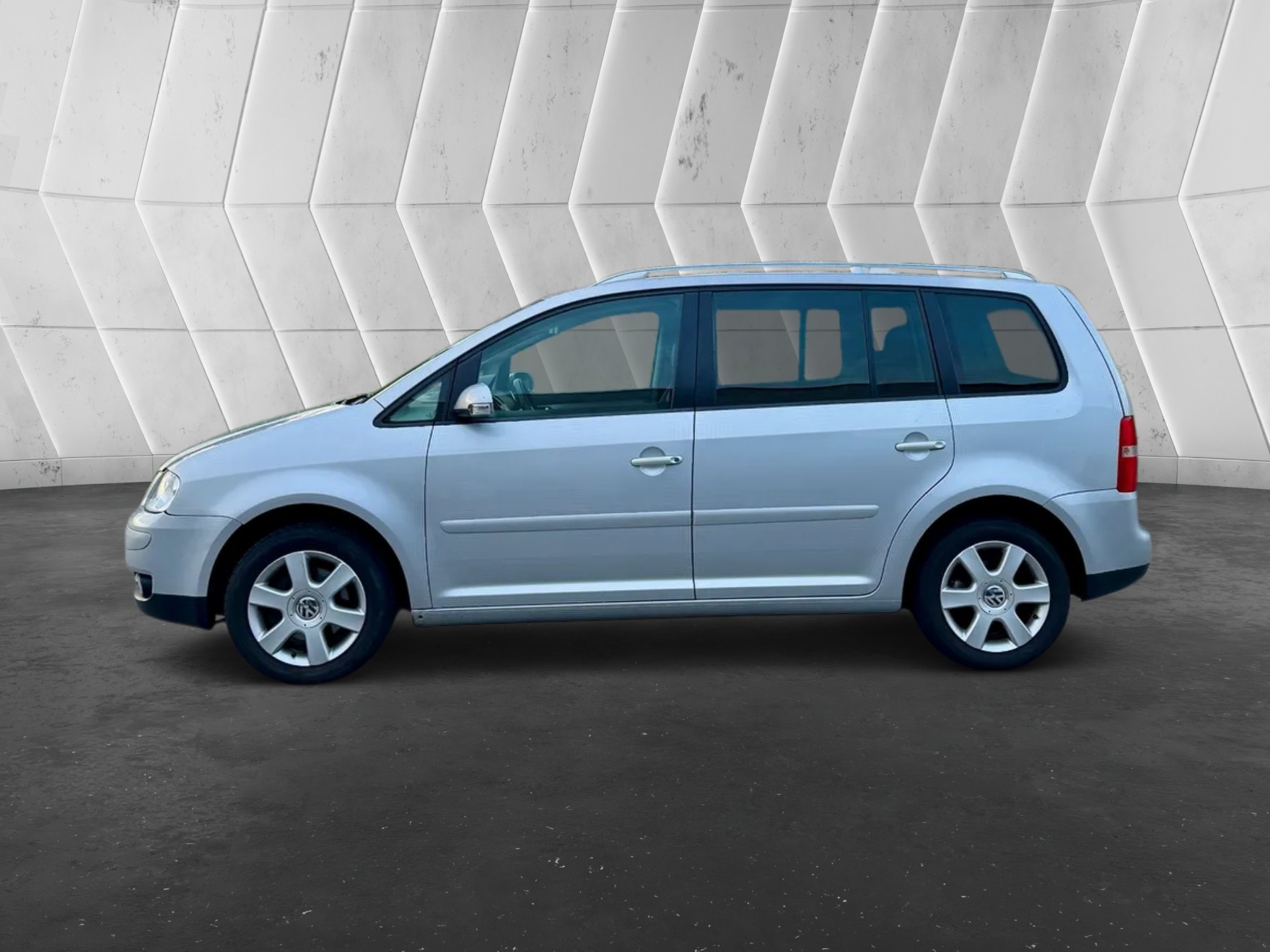 VW Touran 1.6 FSI Trendline-image-4