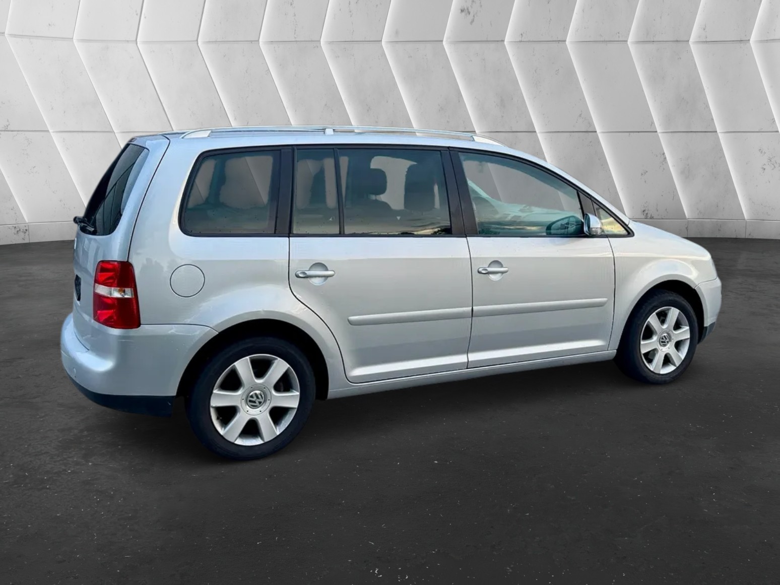 VW Touran 1.6 FSI Trendline-image-8