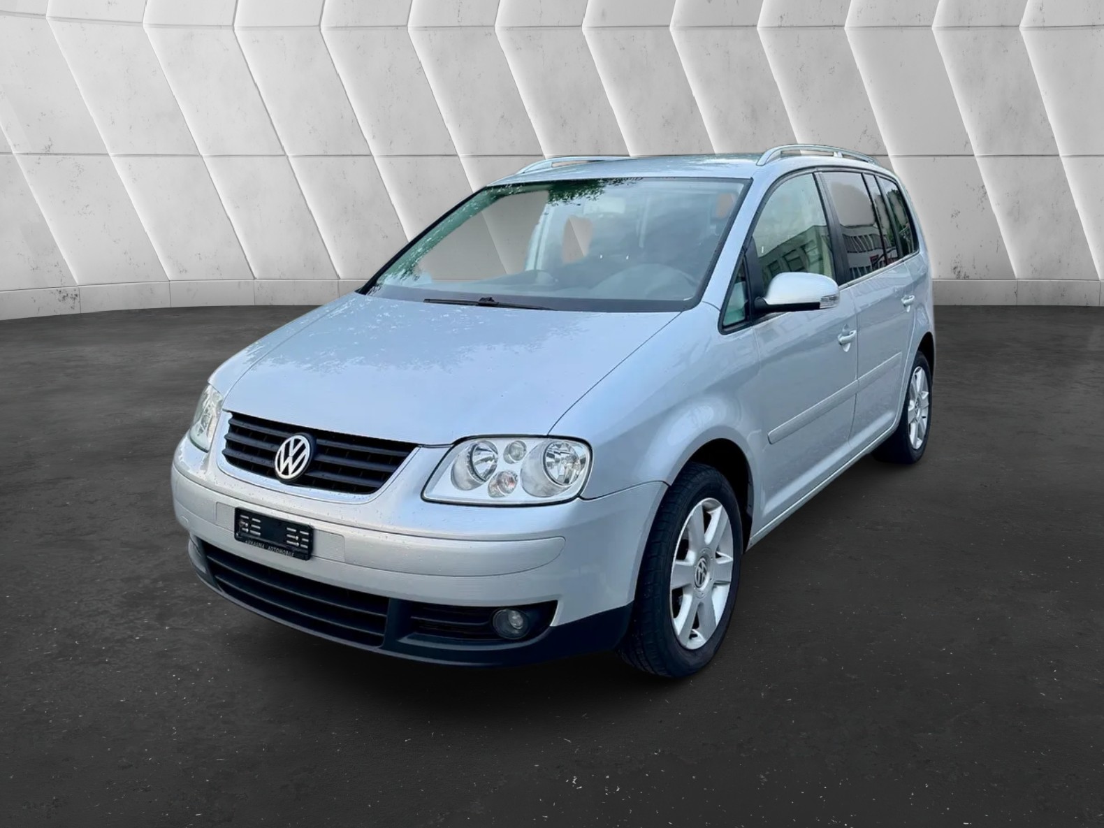 VW Touran 1.6 FSI Trendline-image-1