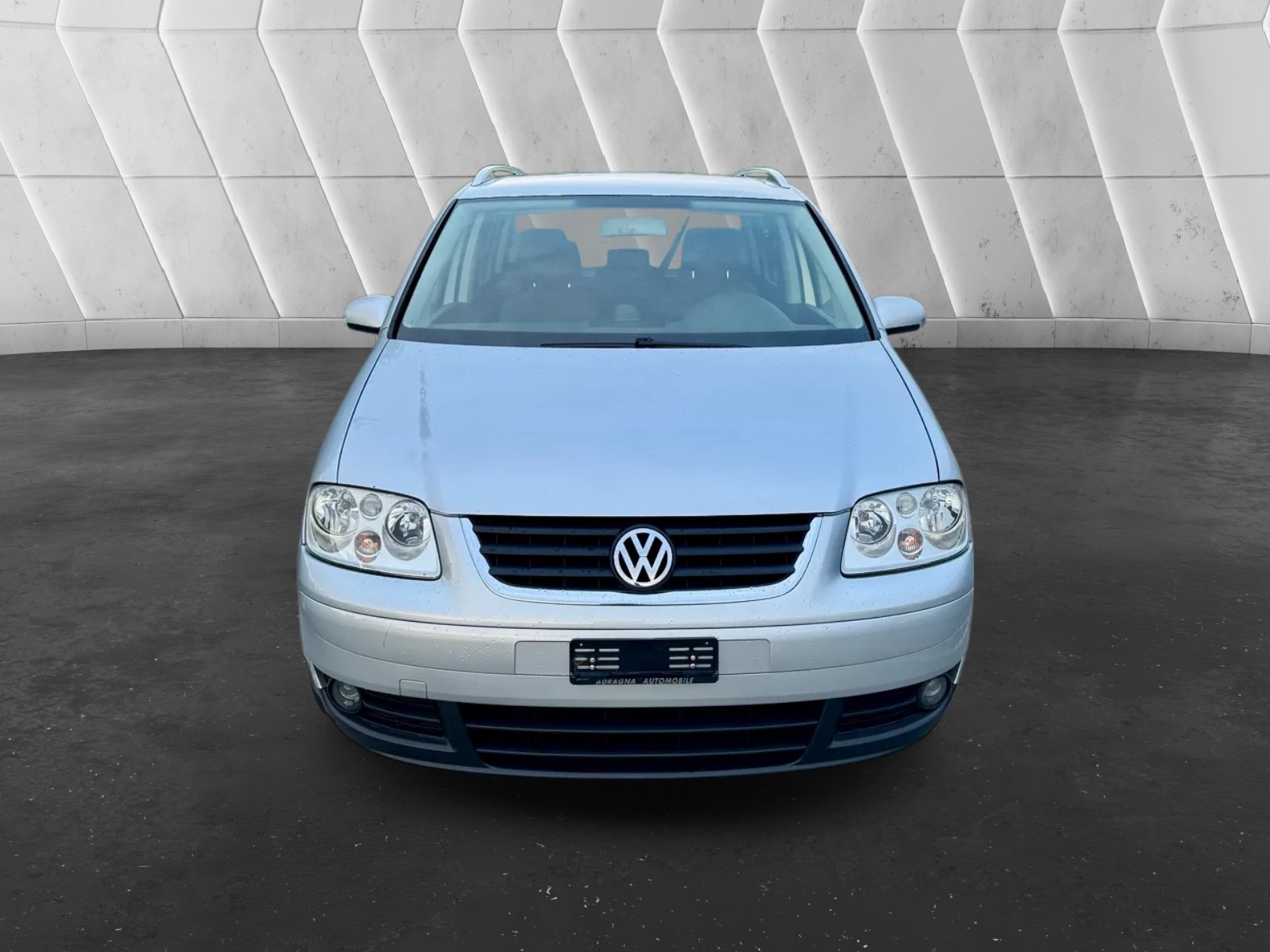 VW Touran 1.6 FSI Trendline-image-2