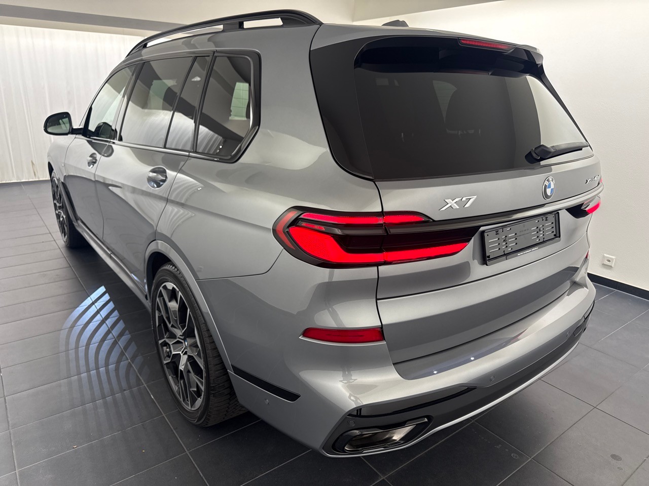 BMW X7 xDr 48 40d M Sport Pro inkl. AHK-image-1