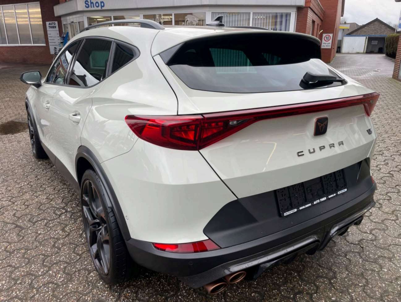 CUPRA 2.5 TSI VZ5 Taiga Grey 4Drive DSG-image-1