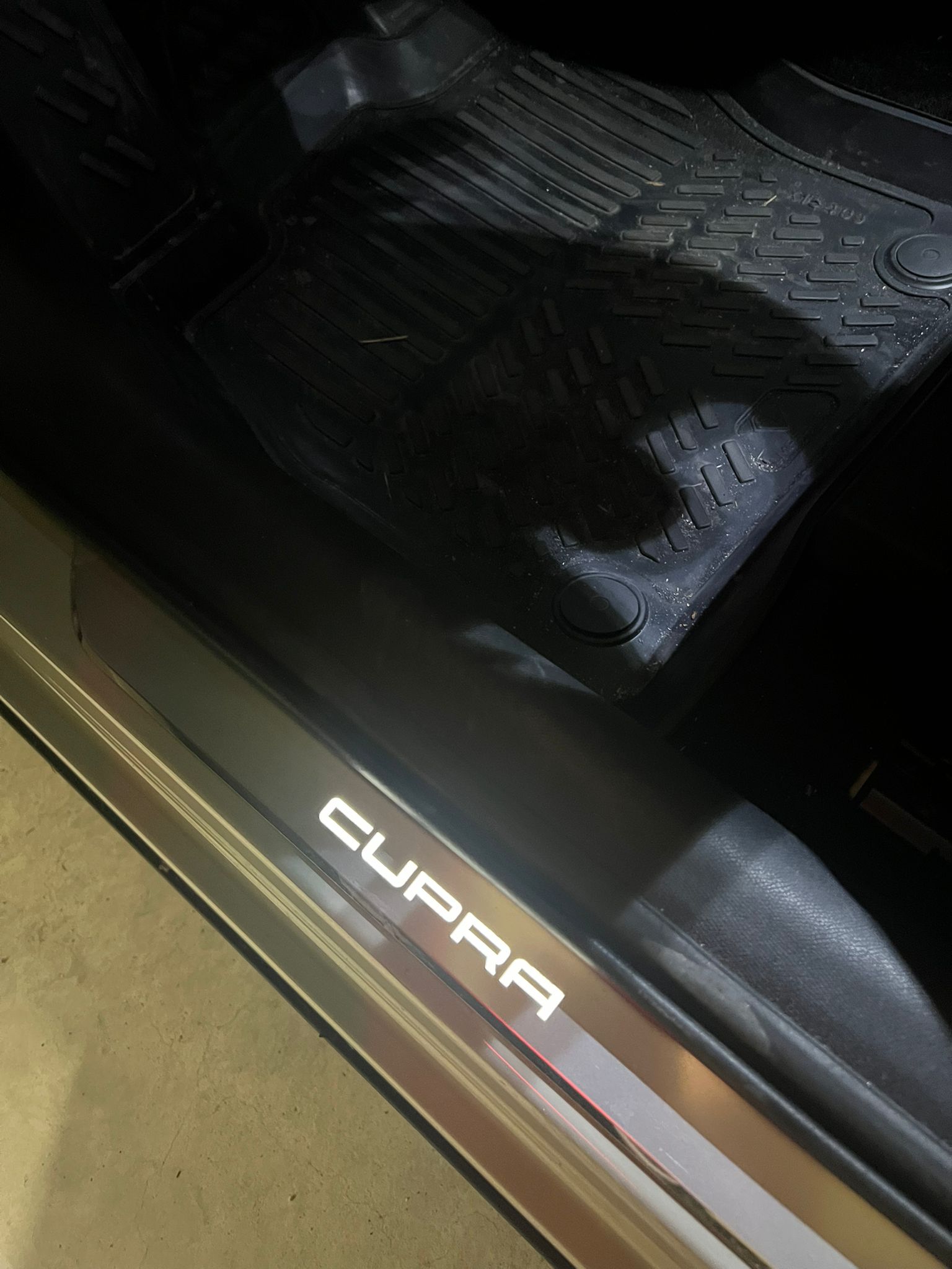 CUPRA 2.5 TSI VZ5 Taiga Grey 4Drive DSG-image-9