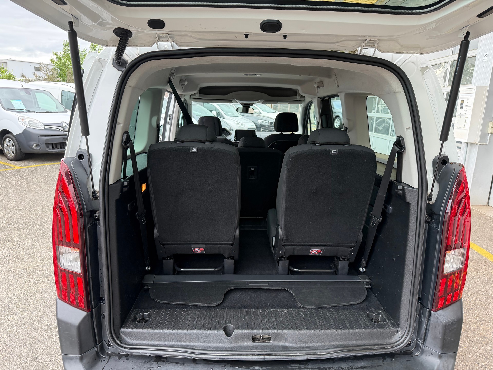 PEUGEOT Rifter Long 1.5 BlueHDi 7PL Active EAT8-image-12