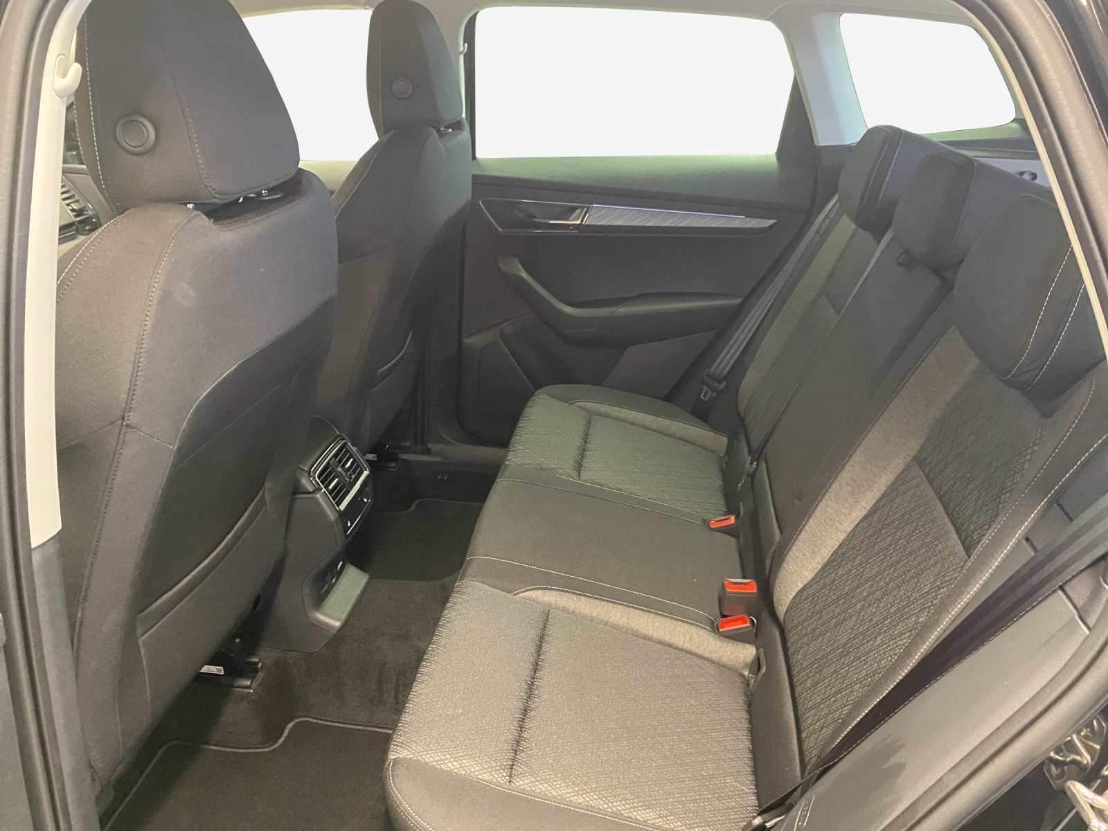 SKODA Karoq 2.0 TDI CR Style 4x4 DSG-image-11