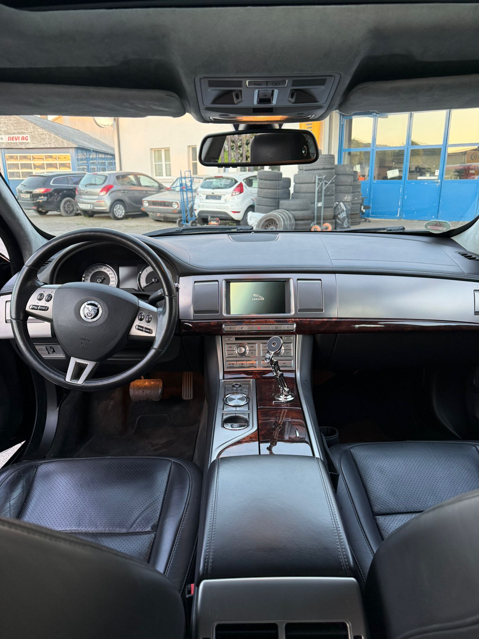 JAGUAR XF 3.0d S V6 Premium Luxury-image-6