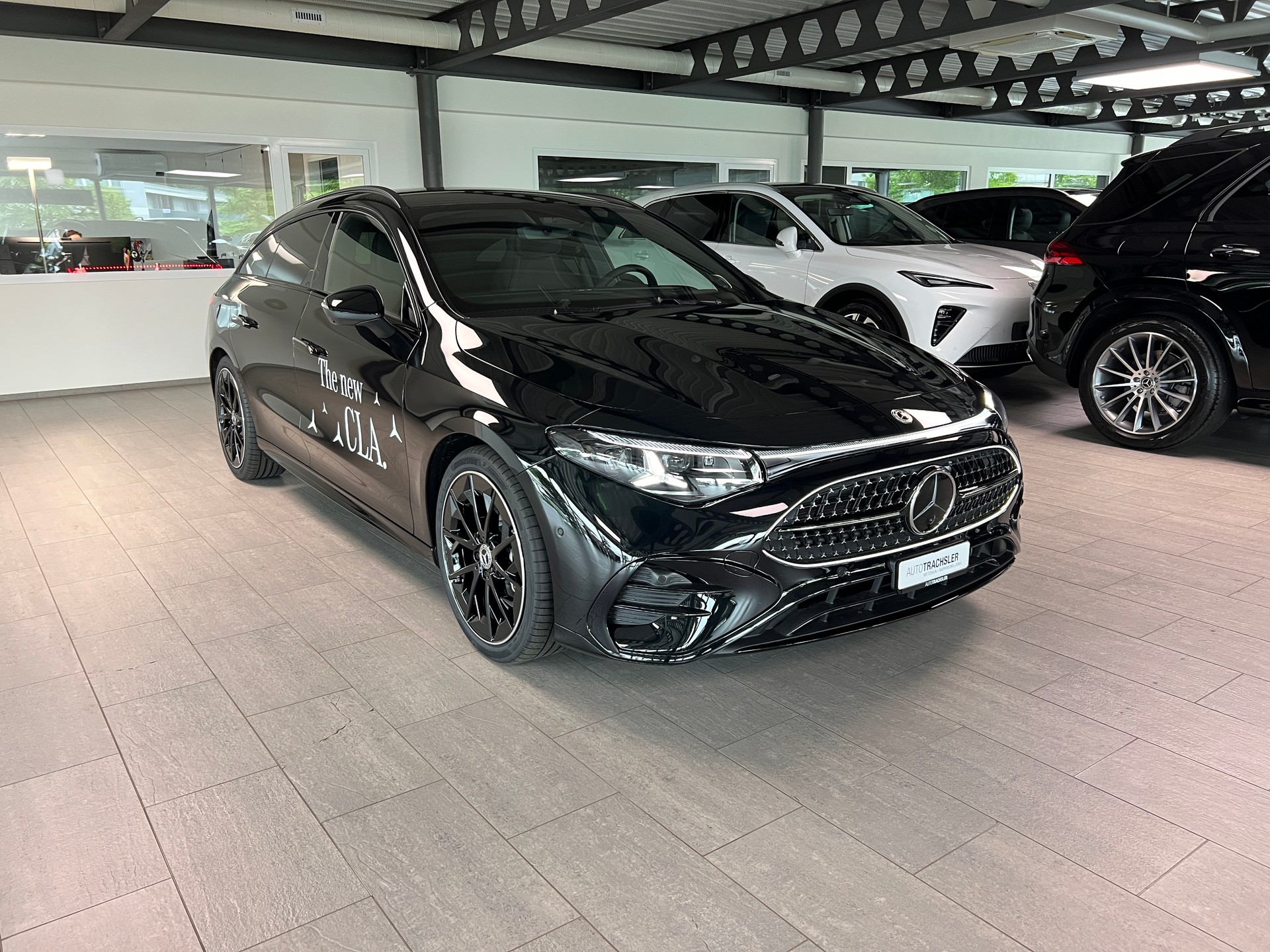 MERCEDES-BENZ CLA Shooting Brake 220 4Matic 8G-DCT-image-2