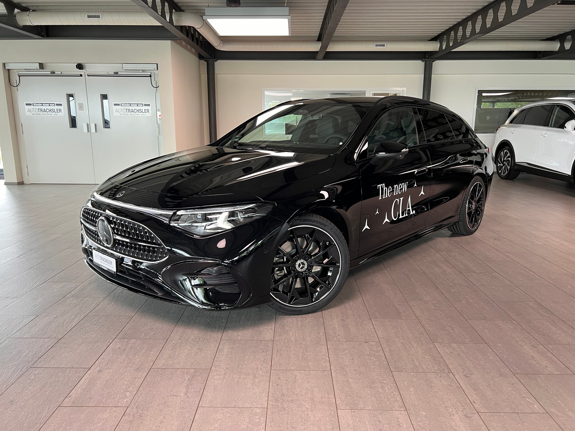 MERCEDES-BENZ CLA Shooting Brake 220 4Matic 8G-DCT-image-0
