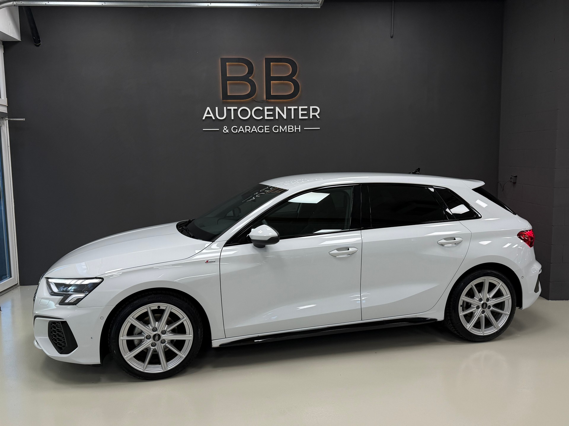 AUDI A3 Sportback 35 TFSI S line S-tronic °° 5 Jahre / 100'000 KM Audi-Garantie °°-image-2