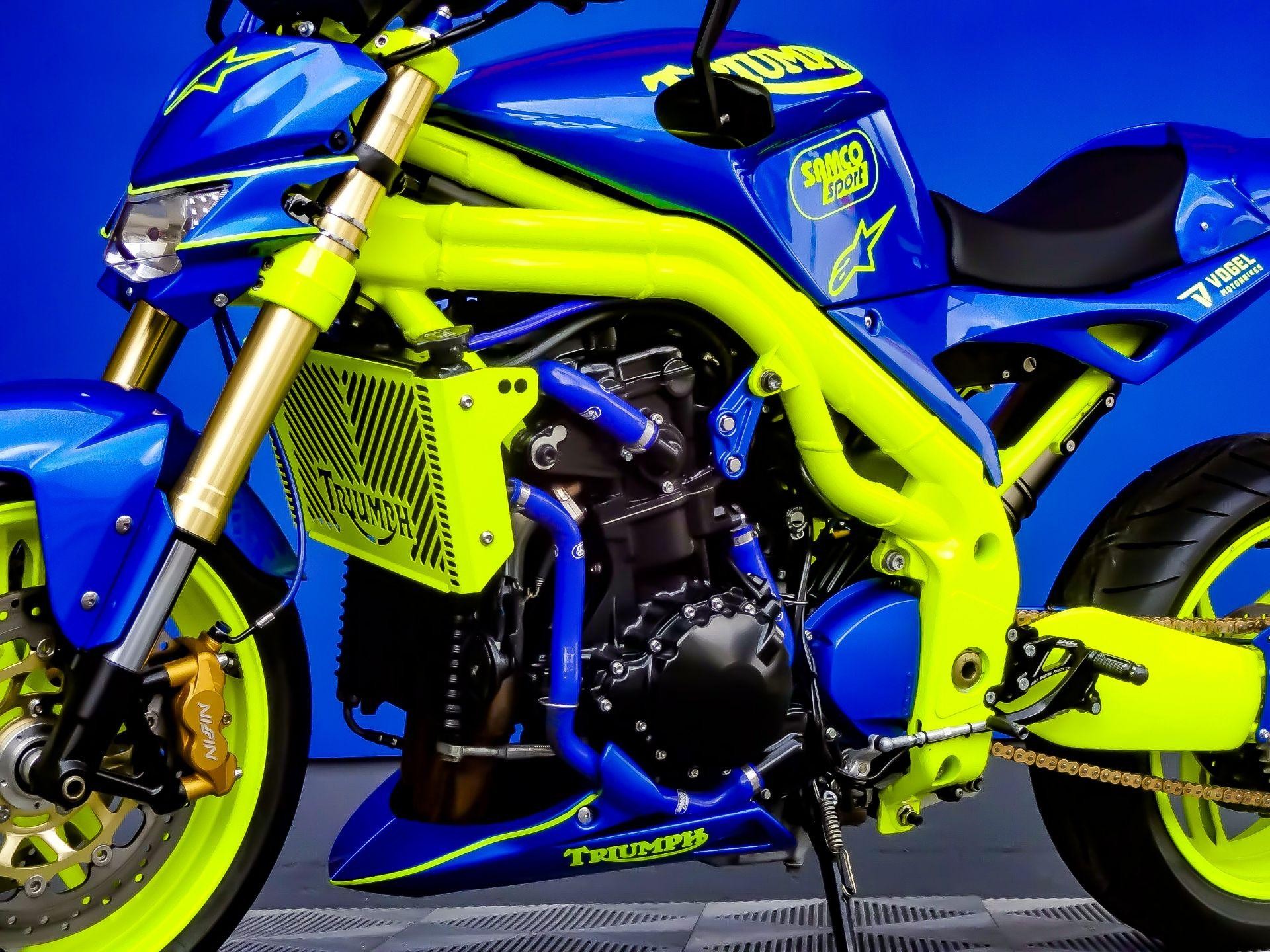 TRIUMPH Speed Triple 1050-showroom-element-3