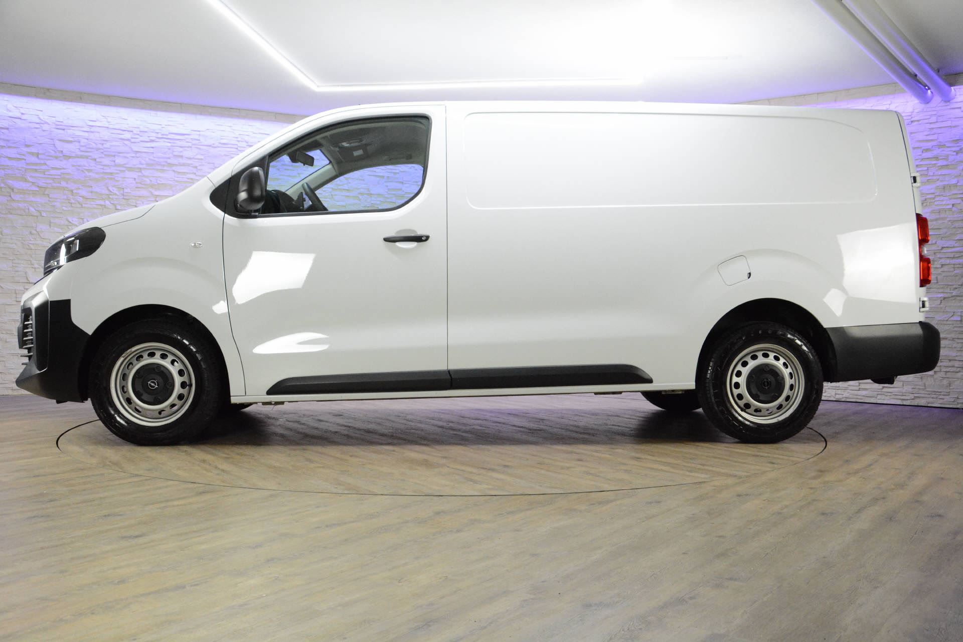 OPEL Vivaro Cargo XL 2.0 D 144 S/S-image-2