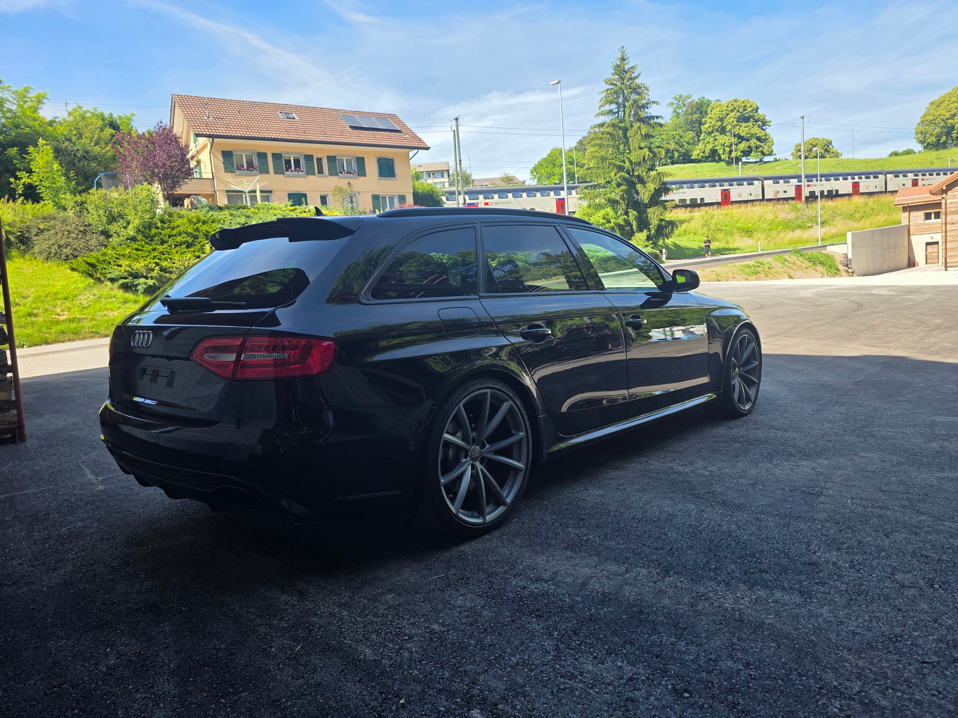 AUDI RS4 Avant 4.2 FSI V8 quattro S-tronic-image-4
