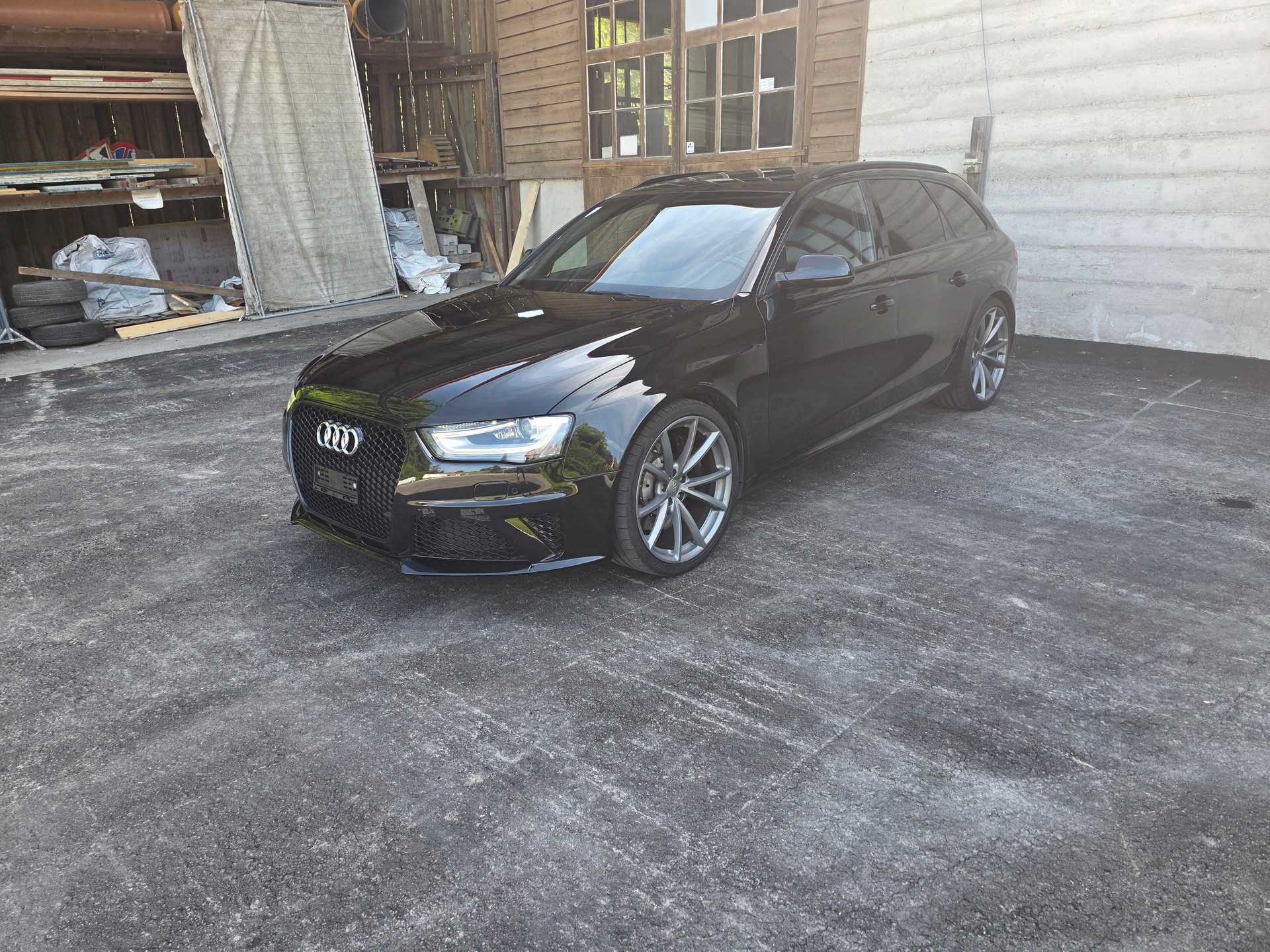 AUDI RS4 Avant 4.2 FSI V8 quattro S-tronic-image-2