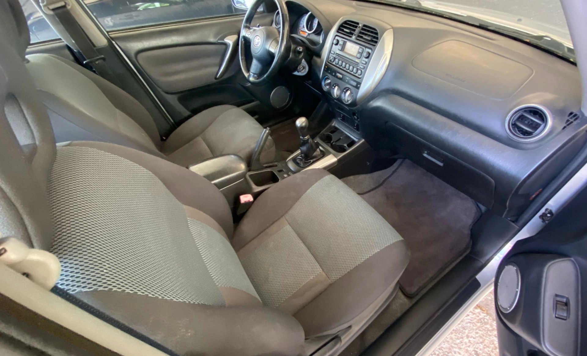 TOYOTA RAV-4 2.0 16V Linea Terra-image-9