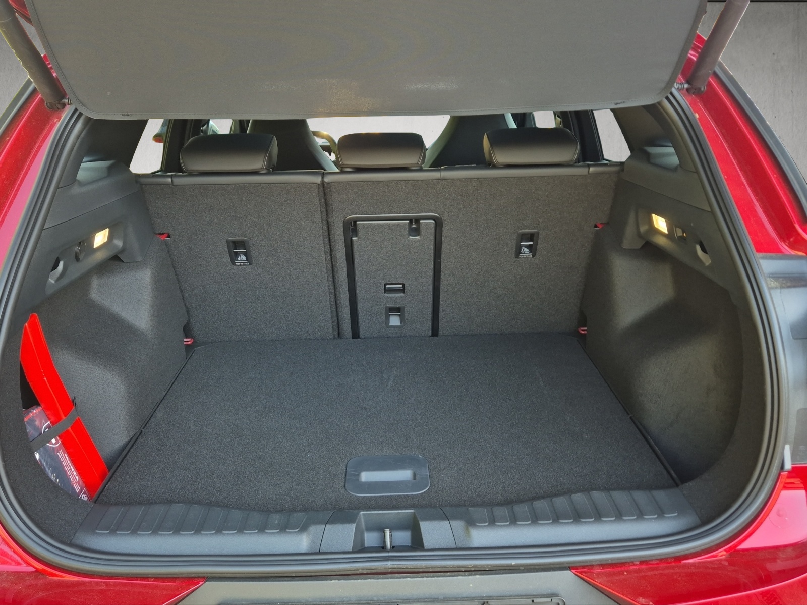 FORD Explorer Elektro 79kWh Extended *360°Kamera*Anhängerkupplung*Panoramadach*Range Premium-image-18