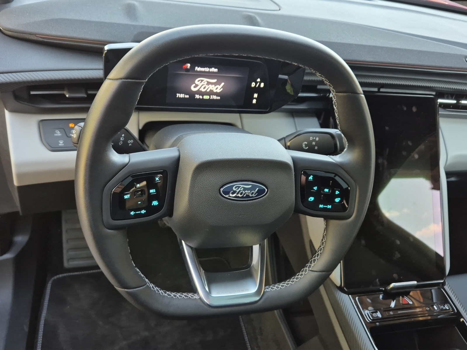FORD Explorer Elektro 79kWh Extended *360°Kamera*Anhängerkupplung*Panoramadach*Range Premium-image-9