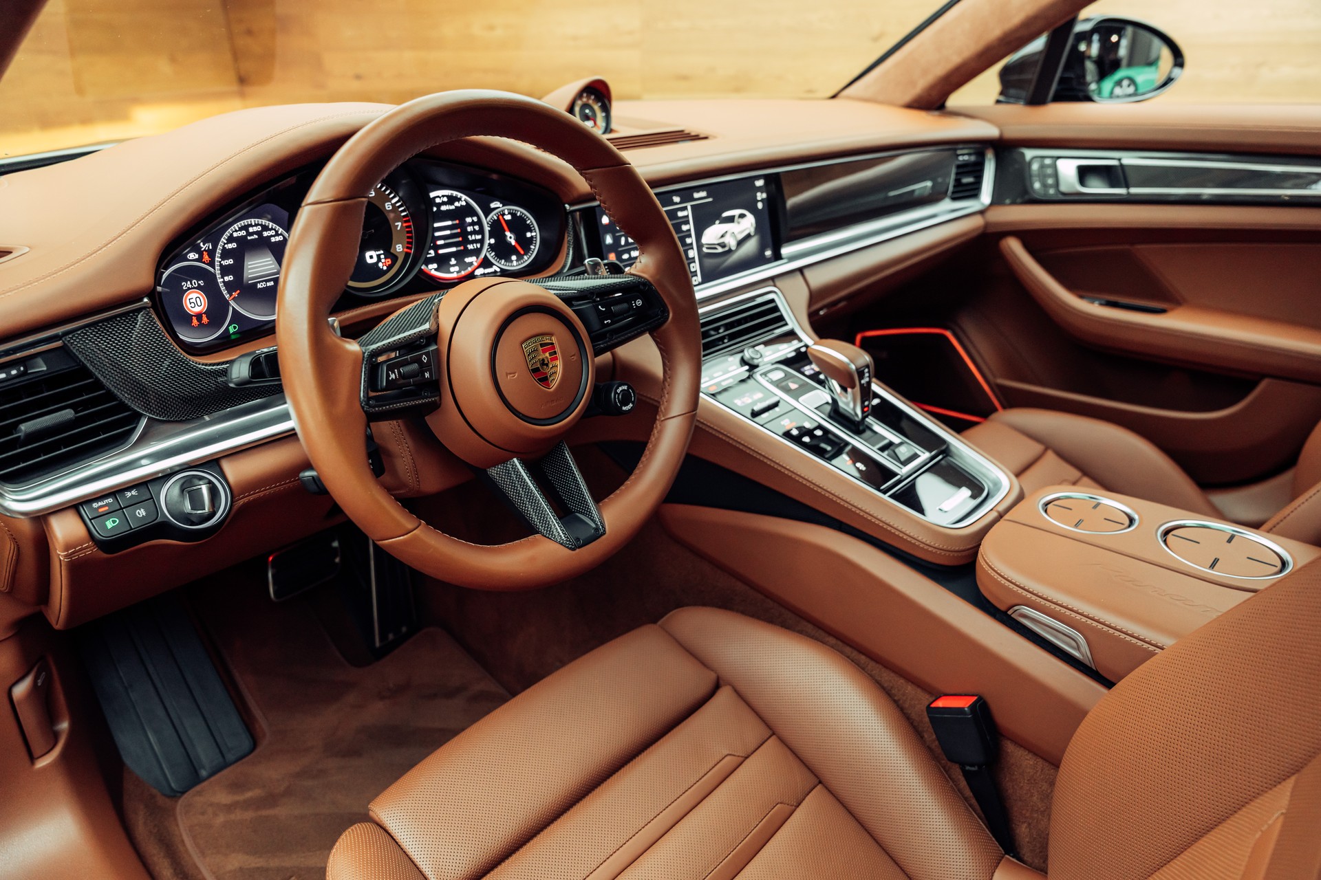 PORSCHE Panamera GTS PDK Aventuringrün-image-8