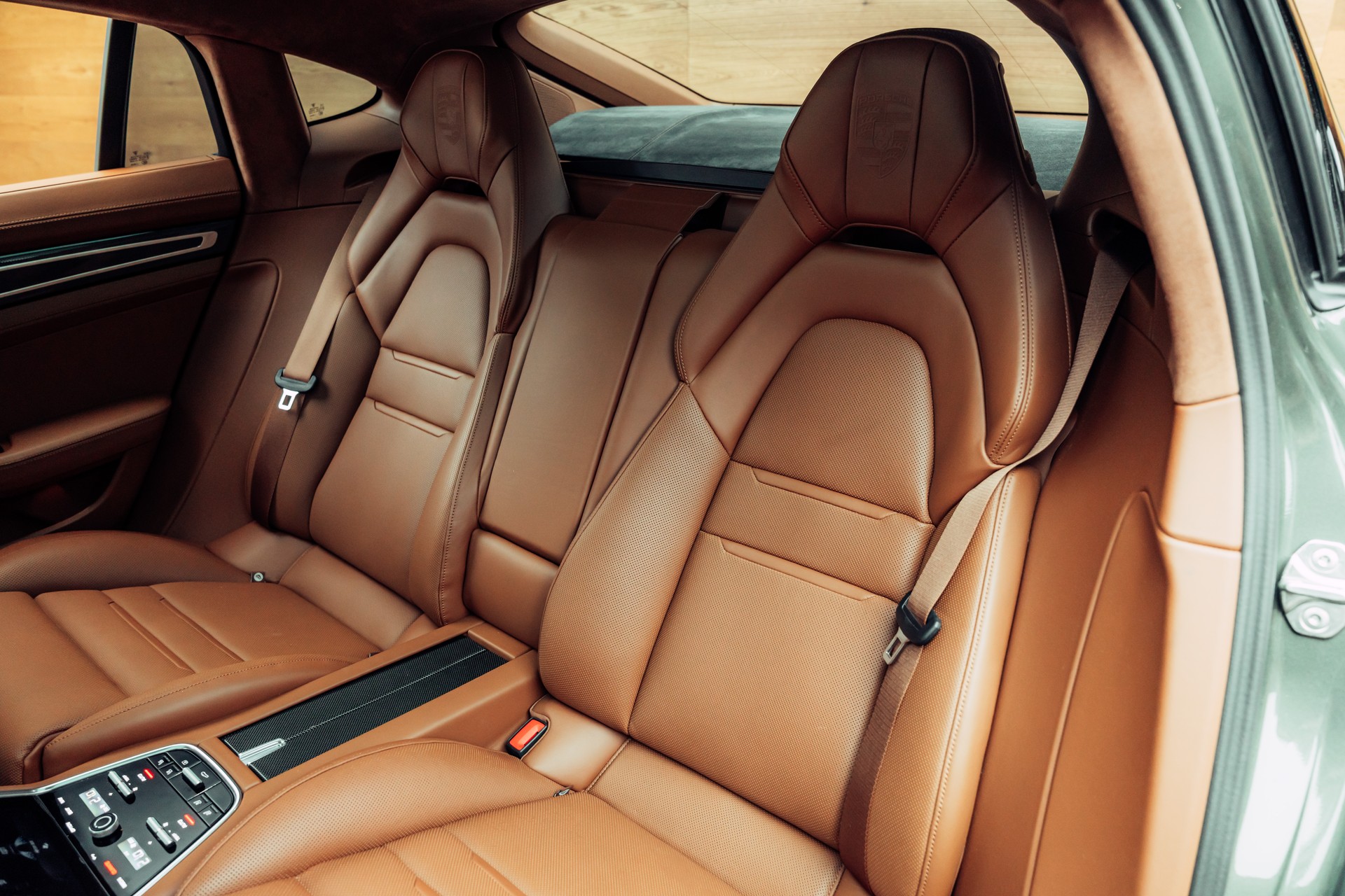 PORSCHE Panamera GTS PDK Aventuringrün-image-9