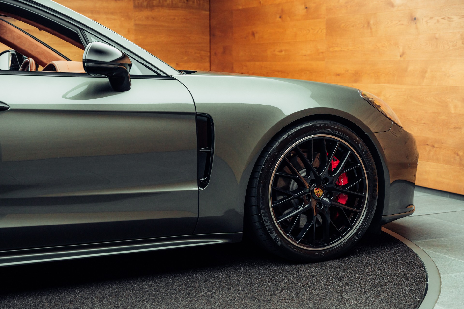 PORSCHE Panamera GTS PDK Aventuringrün-image-29