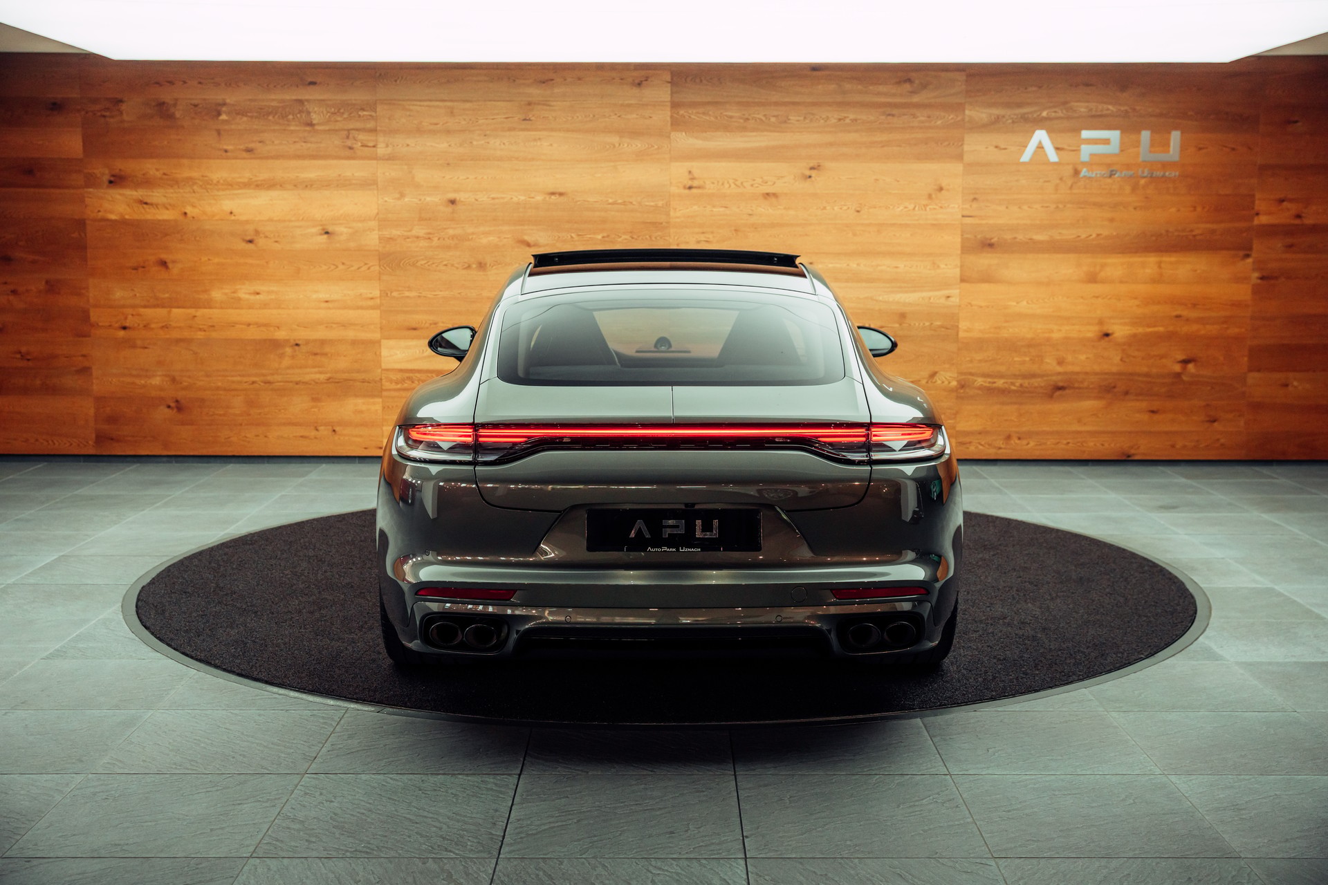 PORSCHE Panamera GTS PDK Aventuringrün-image-17
