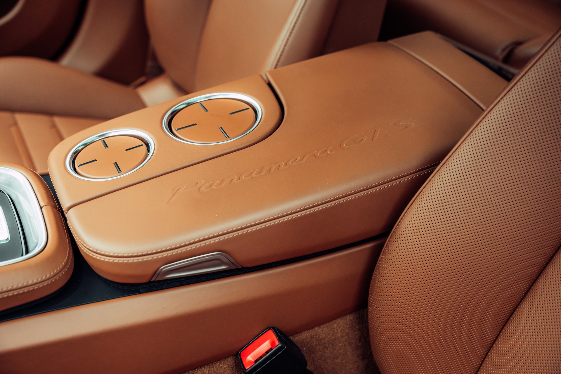 PORSCHE Panamera GTS PDK Aventuringrün-image-18