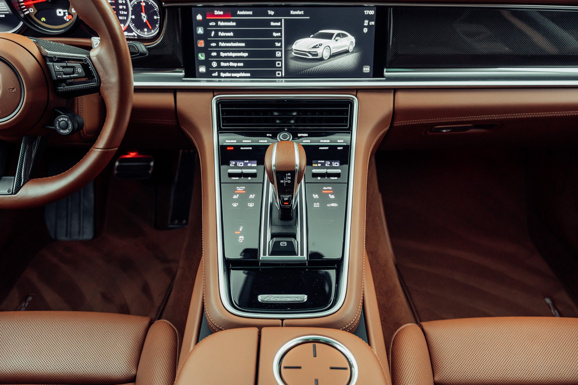 PORSCHE Panamera GTS PDK Aventuringrün-image-23