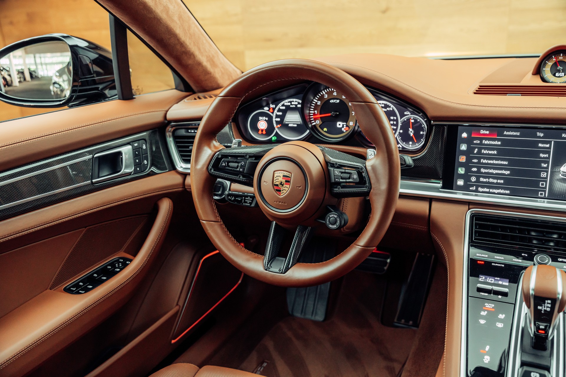 PORSCHE Panamera GTS PDK Aventuringrün-image-12