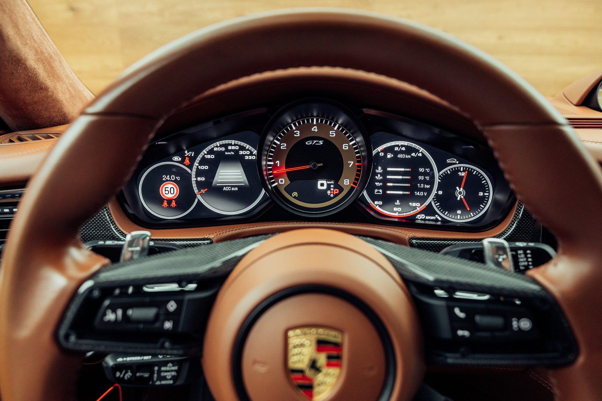 PORSCHE Panamera GTS PDK Aventuringrün-image-25