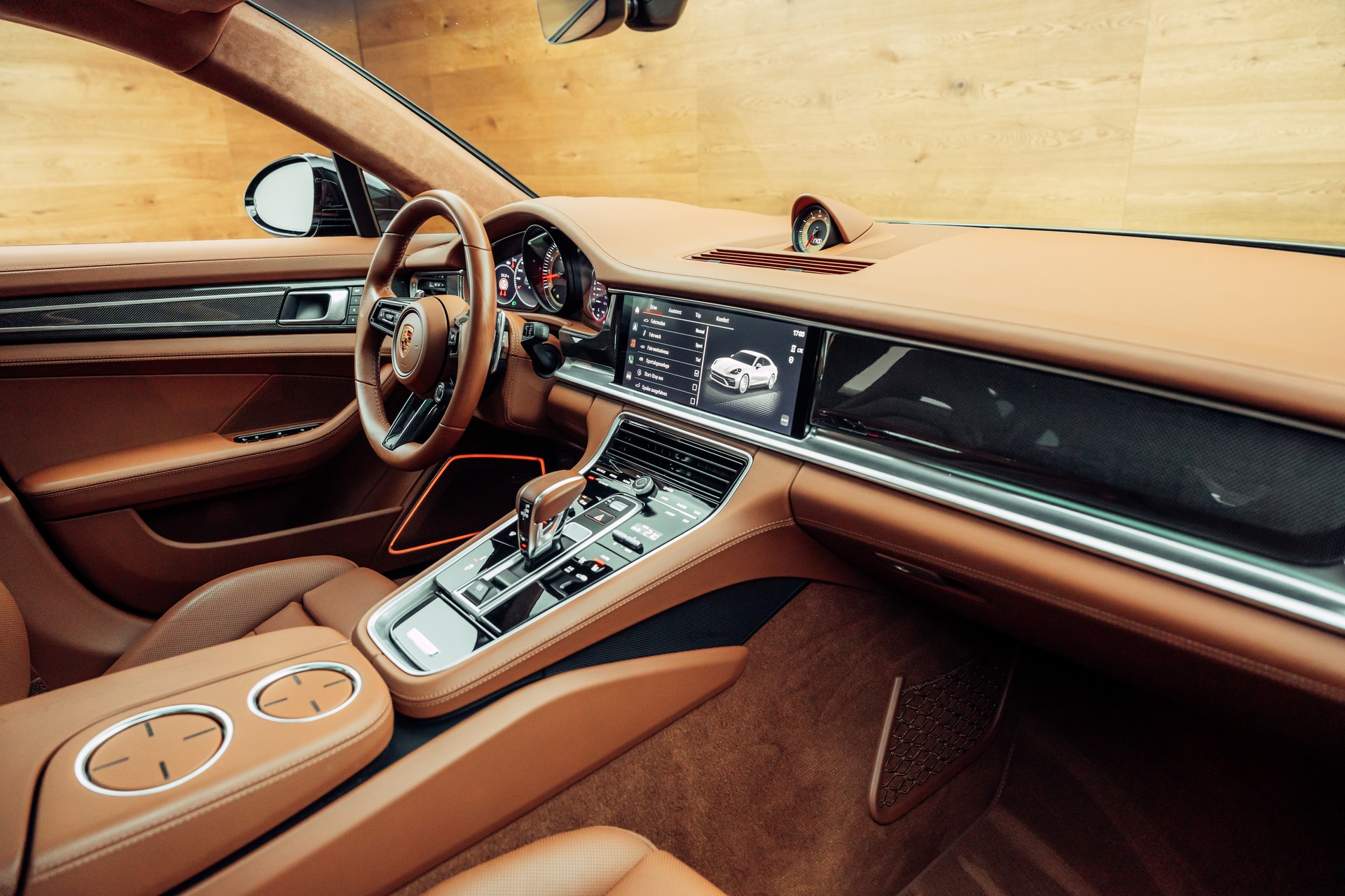 PORSCHE Panamera GTS PDK Aventuringrün-image-7
