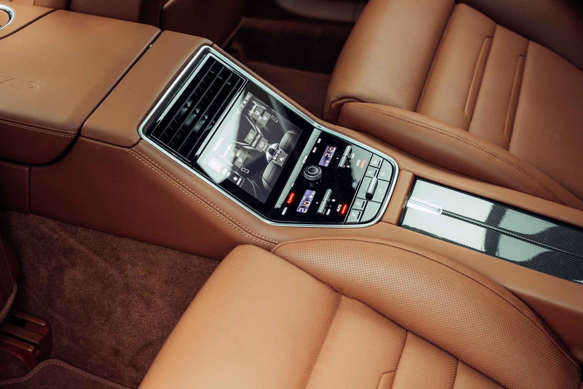 PORSCHE Panamera GTS PDK Aventuringrün-image-10