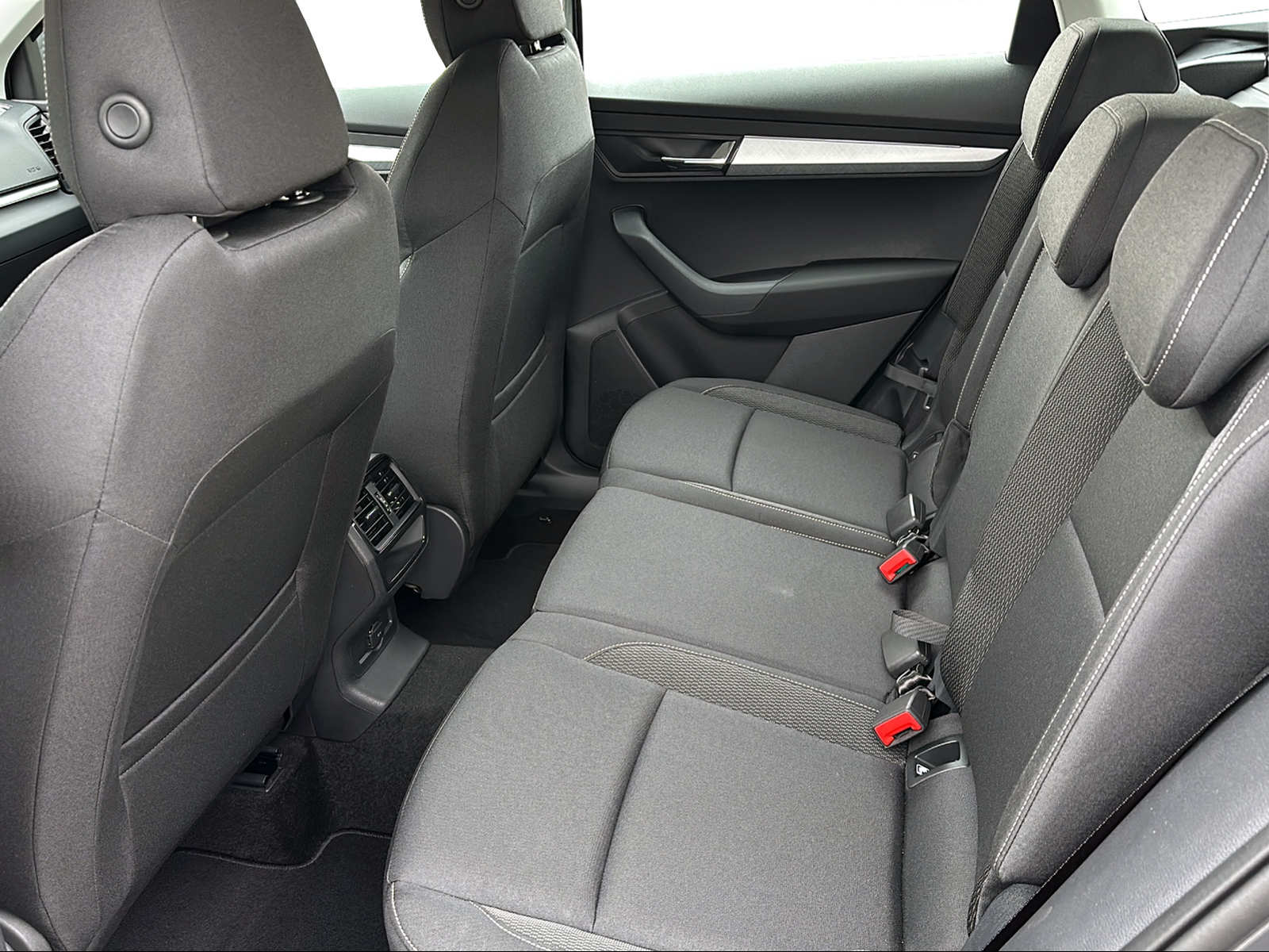 SKODA Karoq 1.5 TSI Selection DSG-image-4