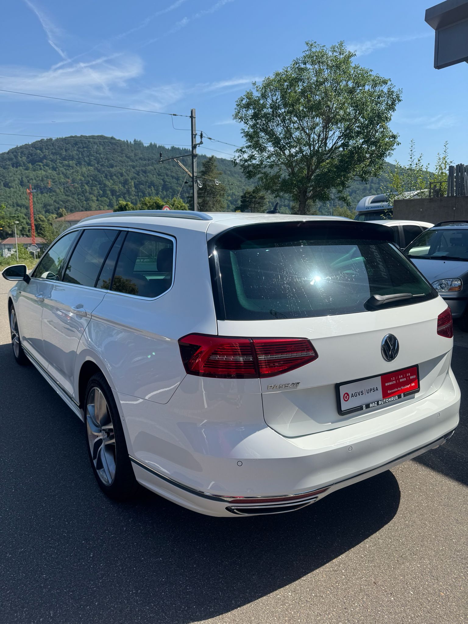 VW Passat Variant 2.0 TDI BMT Highline DSG 4Motion-image-3