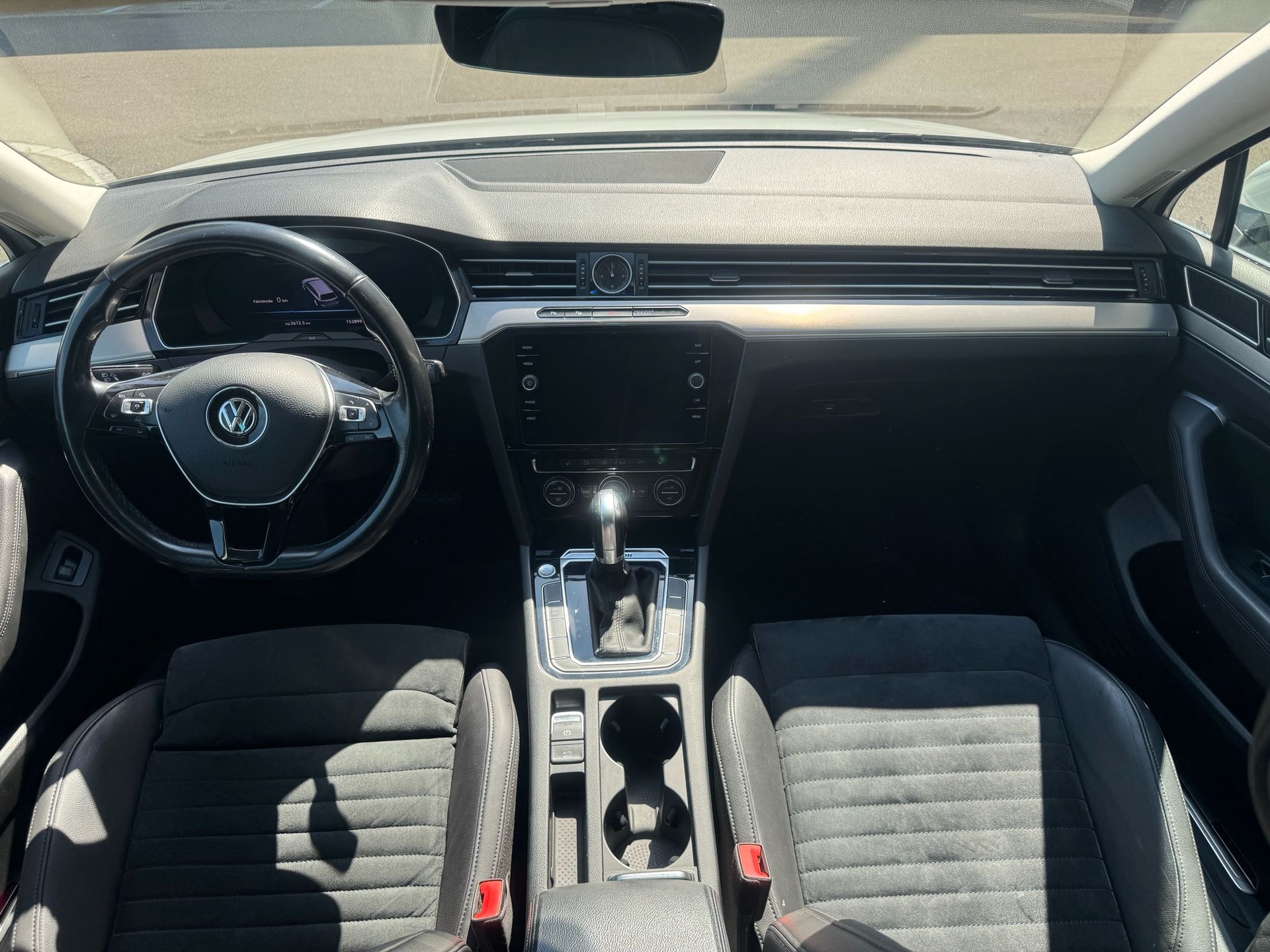 VW Passat Variant 2.0 TDI BMT Highline DSG 4Motion-image-9
