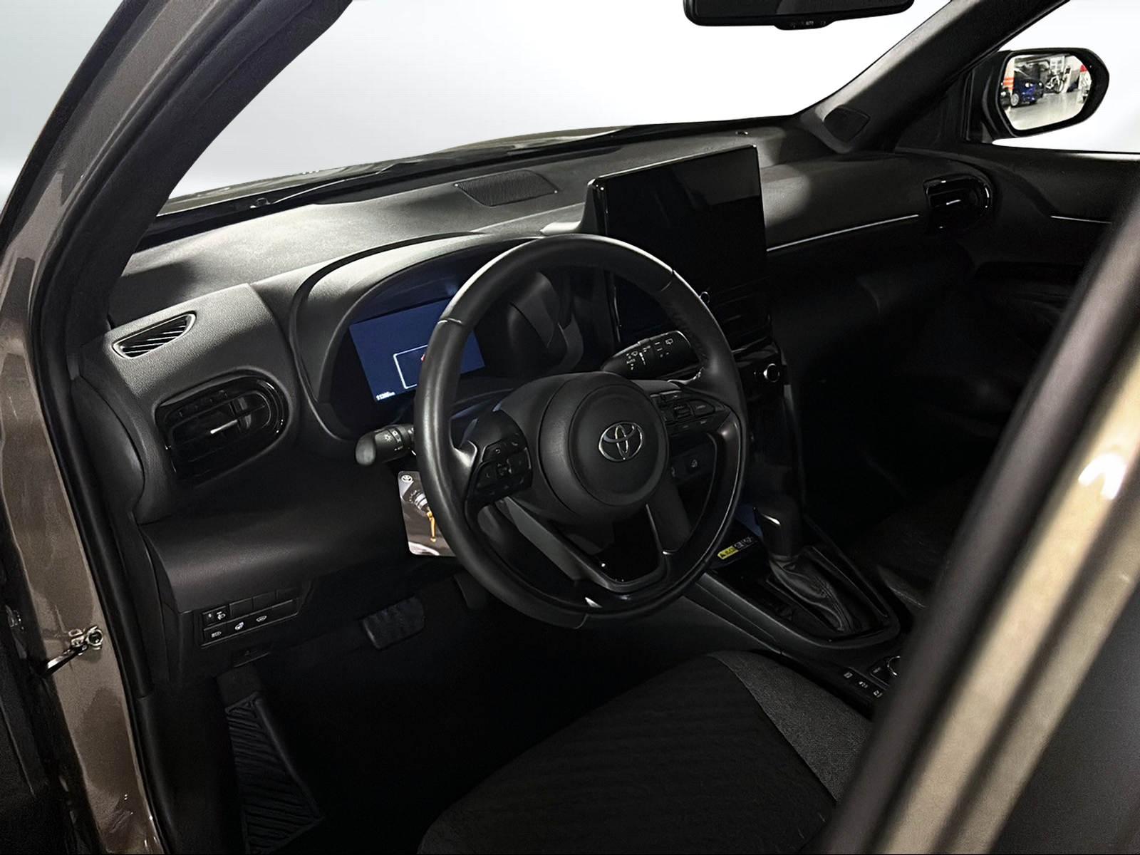 TOYOTA Yaris Cross 1.5 VVT-i HSD Trend AWD-i-image-6