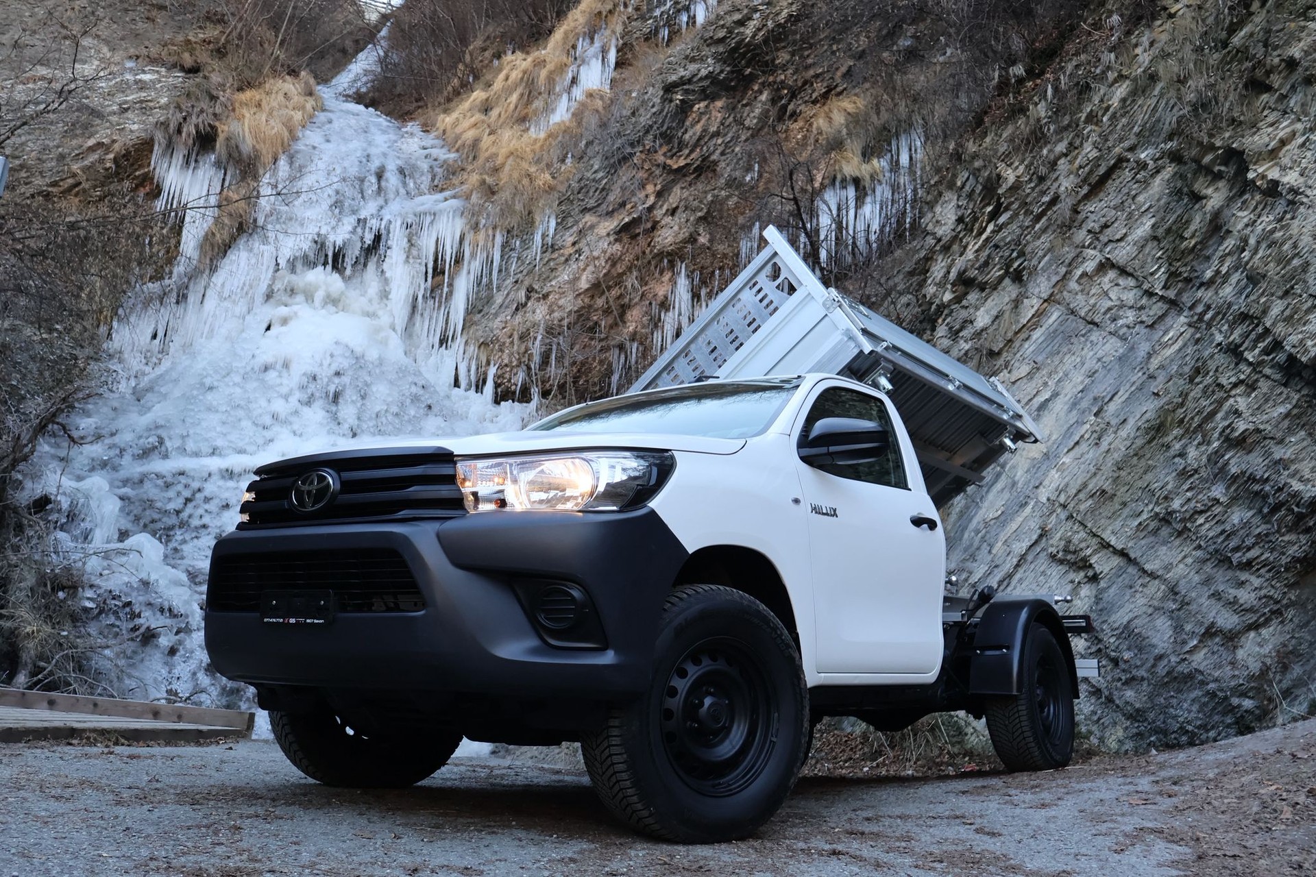 TOYOTA Hilux 2.4D-4D Luna Single Cab 4x4-image-0
