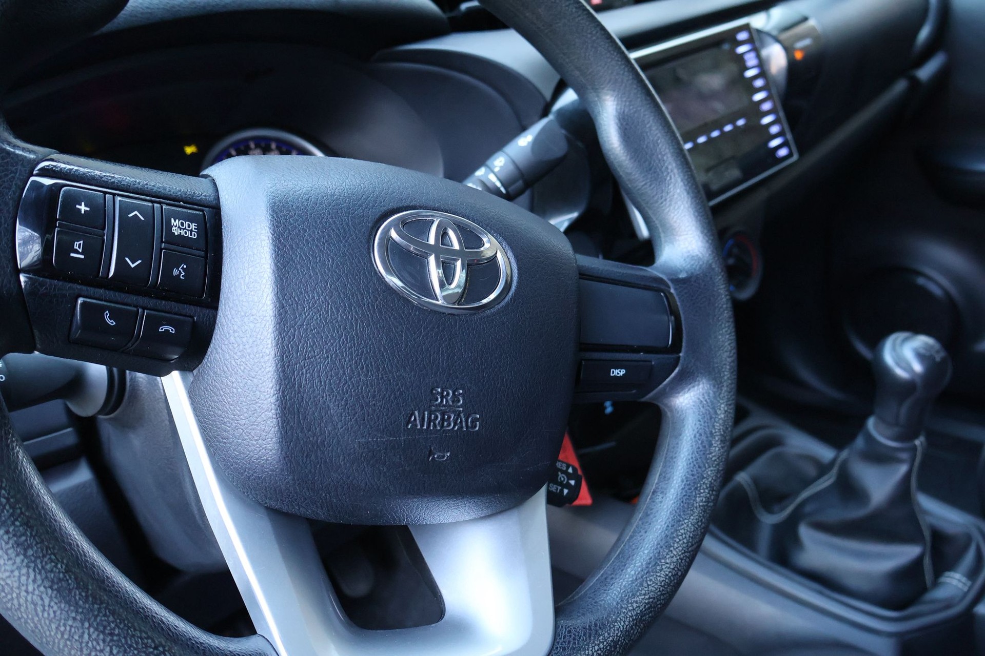 TOYOTA Hilux 2.4D-4D Luna Single Cab 4x4-image-9