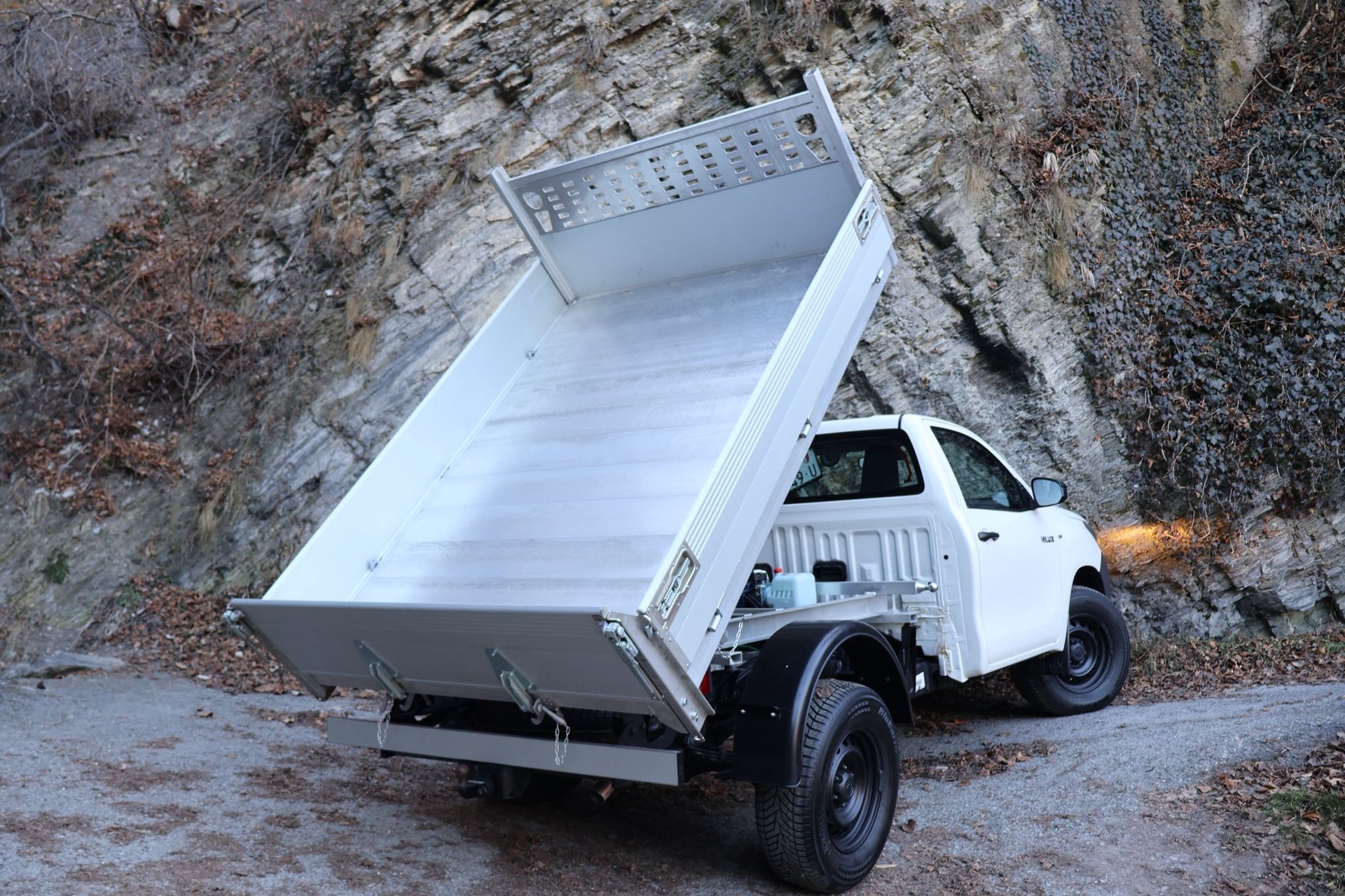 TOYOTA Hilux 2.4D-4D Luna Single Cab 4x4-image-3