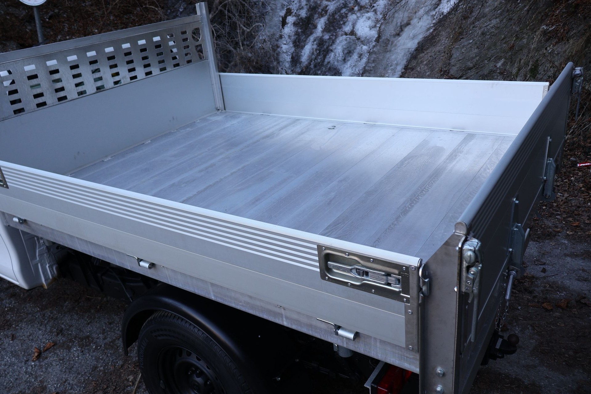 TOYOTA Hilux 2.4D-4D Luna Single Cab 4x4-image-5