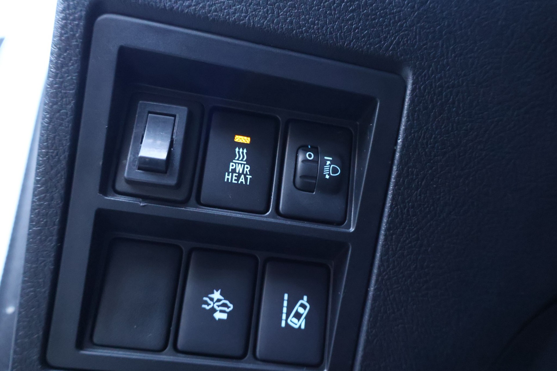 TOYOTA Hilux 2.4D-4D Luna Single Cab 4x4-image-13