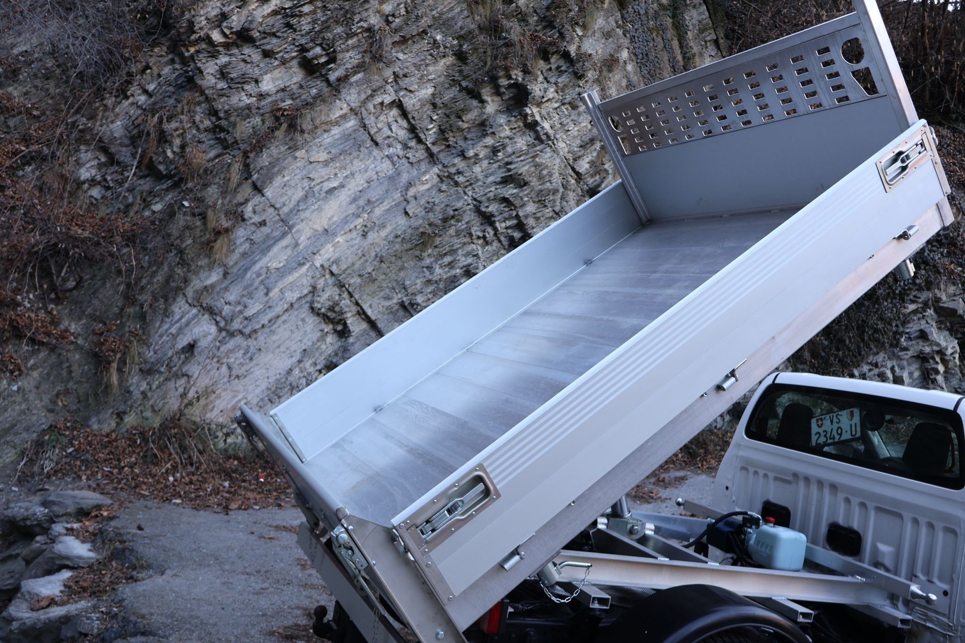 TOYOTA Hilux 2.4D-4D Luna Single Cab 4x4-image-4