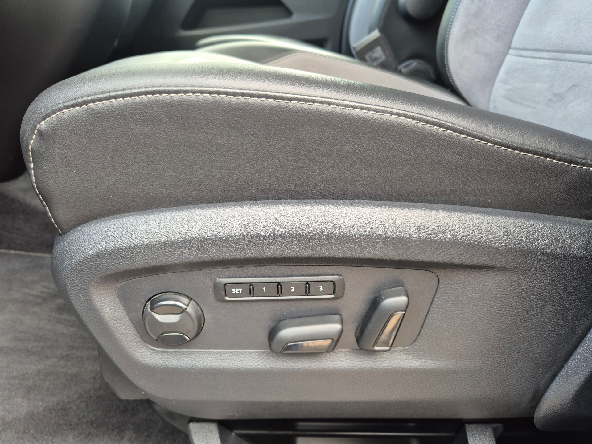 VW T6.1 Multivan 2.0 Bi-TDI Comfortline 4Motion DSG-image-11